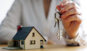 Are there any legal requirements when selling to cash buyers?